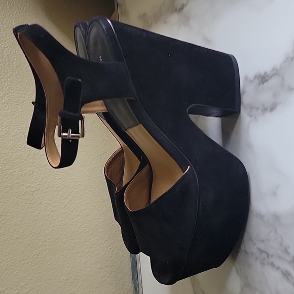 Michael Kors Collection Shoes - Michael kors sz 40 velvet platform strappy heel